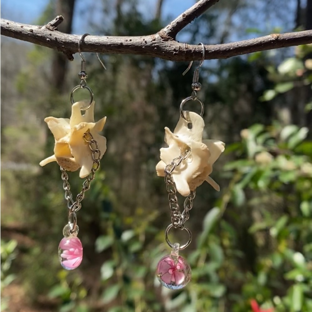 Real Possum Vertebrae Glass Flower 🌸 Charm Earrings - Picture 5 of 17